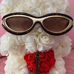 Elegant Tortoise Shell Sunglasses